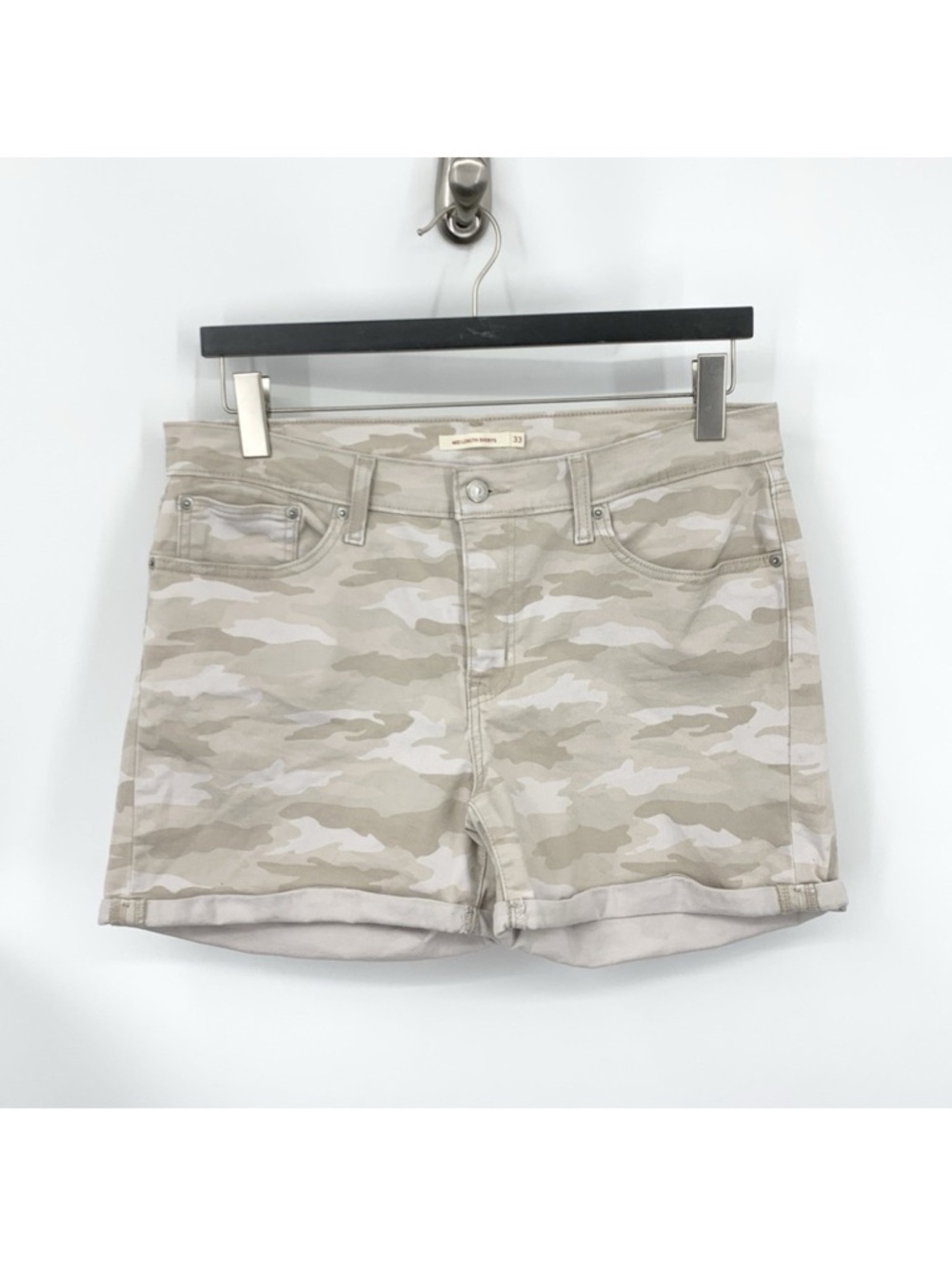 Levis Women Size 33 Shorts Mid Length Beige Brown Camo Stretch 5" High‎ Rise